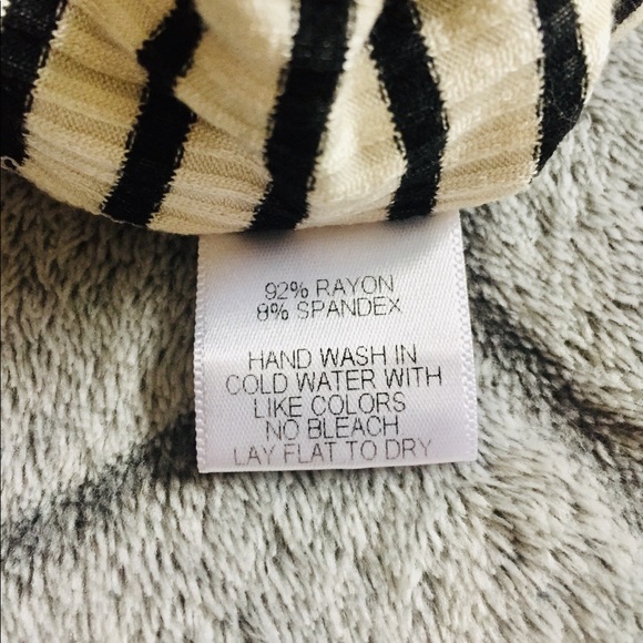 Harlow’s & Graham - Ribbed Off The Shoulder Tee - Picture 5 of 6